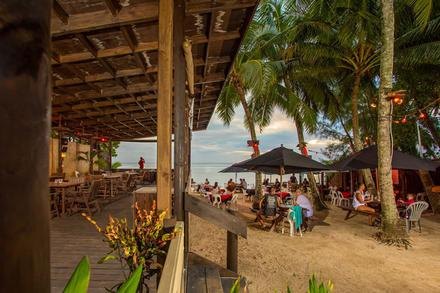 Crusoe's Restaurant & Wilson's Beach Bar
