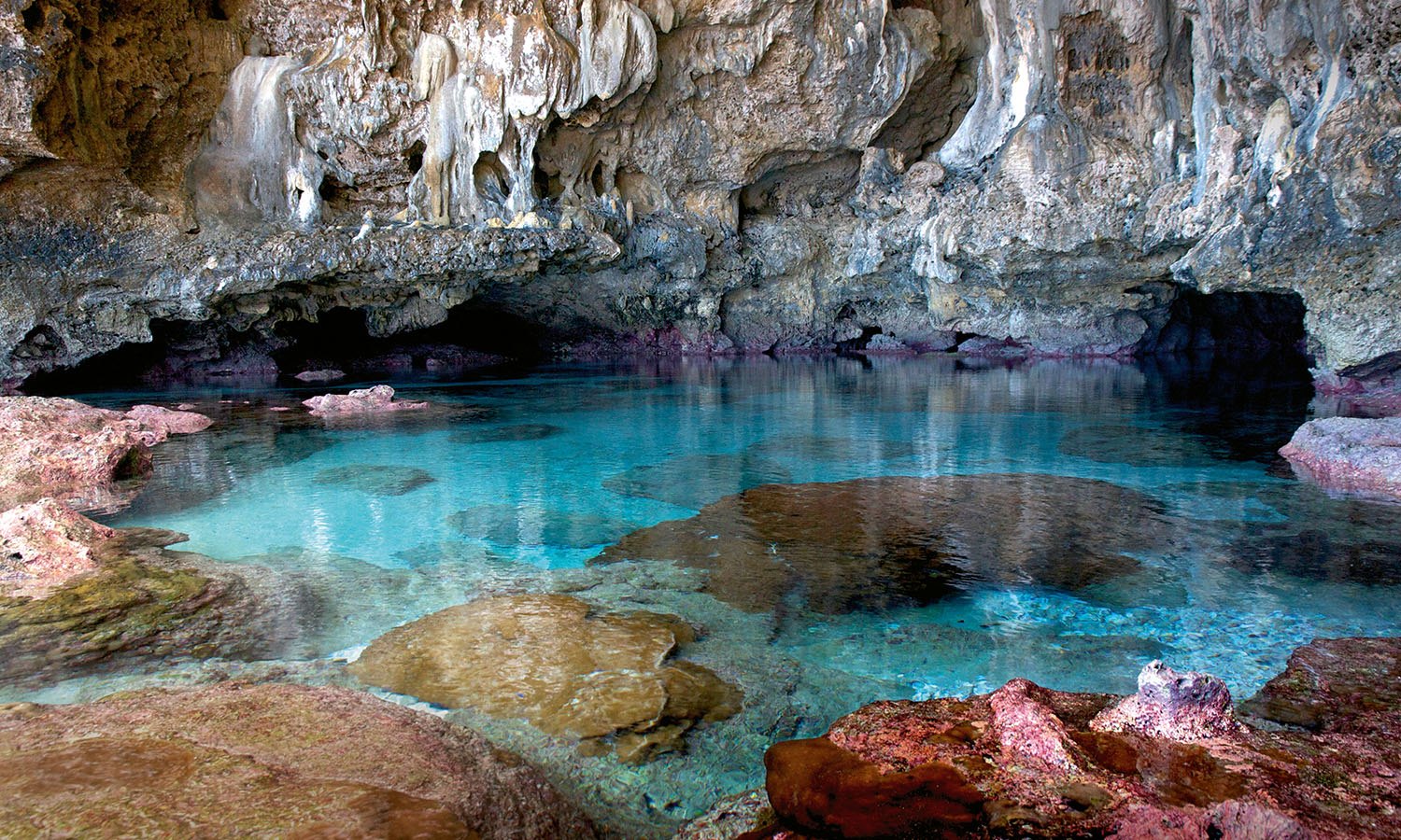 Avaiki Cave