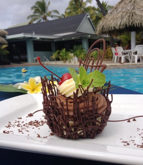 Dining at Edgewater Resort