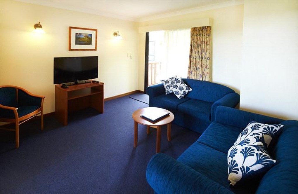 Governors Lodge Resort Hotel