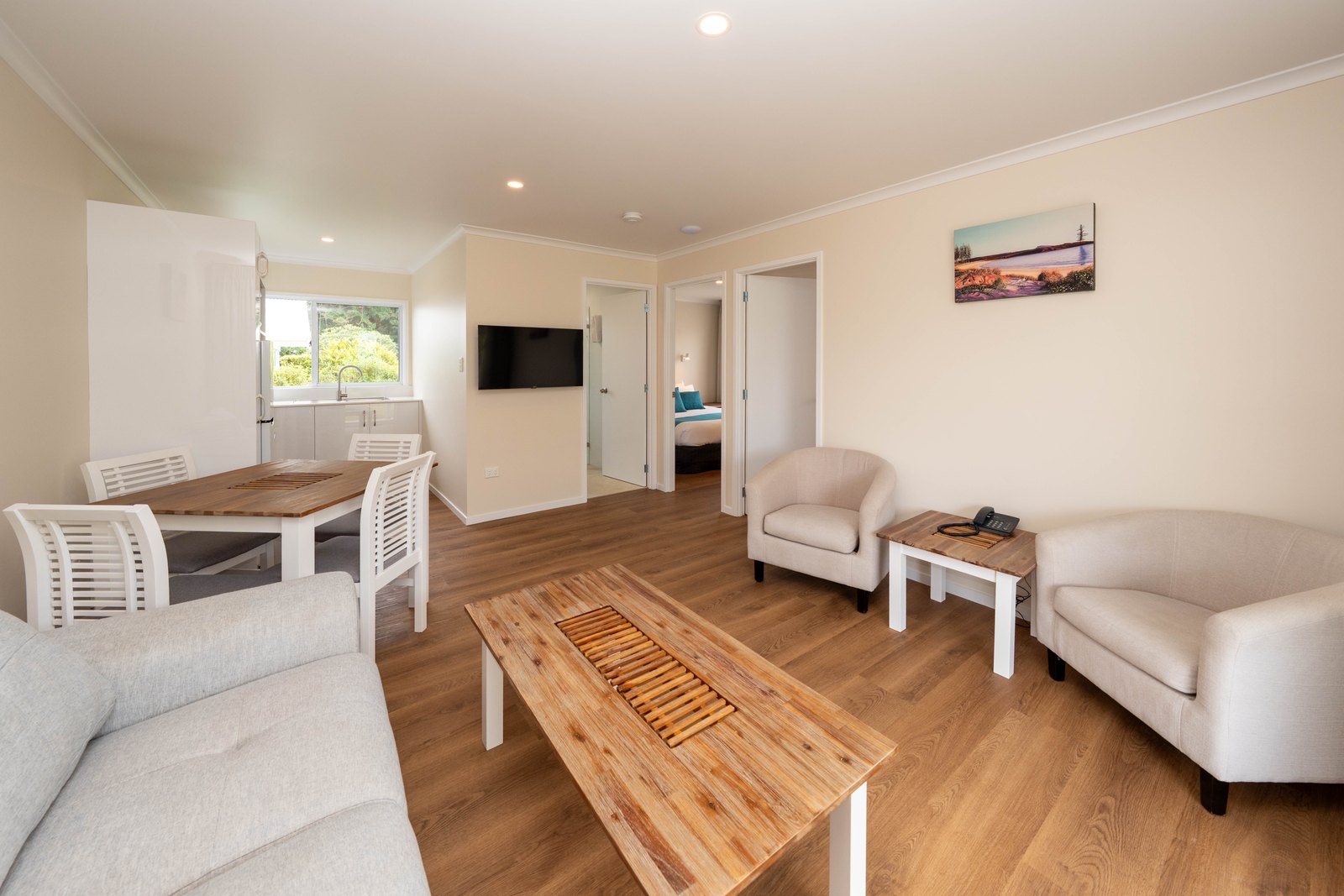 Aloha Apartments photo 5