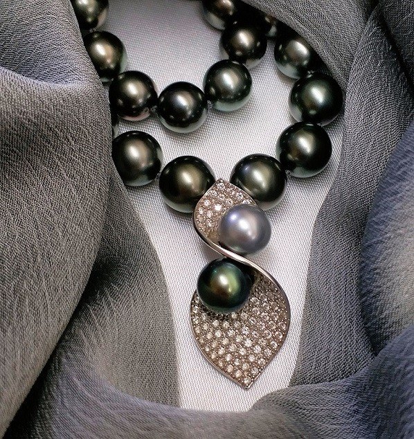 Moana Gems Pearl & Art Gallery