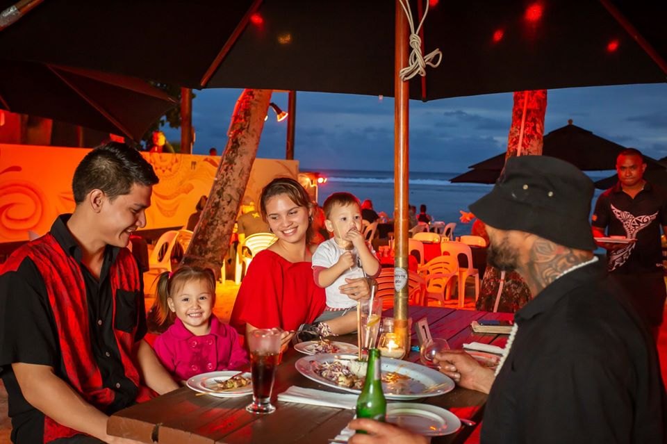 Crusoe's Restaurant & Wilson's Beach Bar