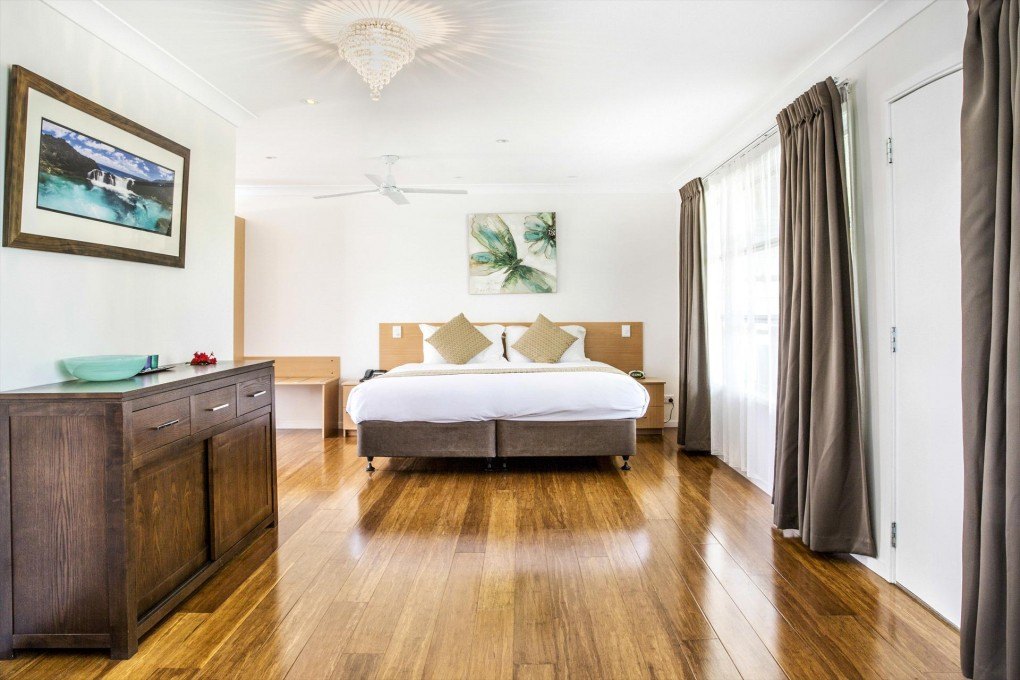 Paradise Hotel & Resort