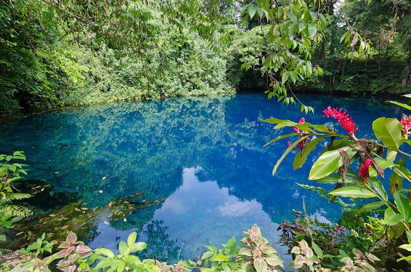 Matevulu Blue Hole