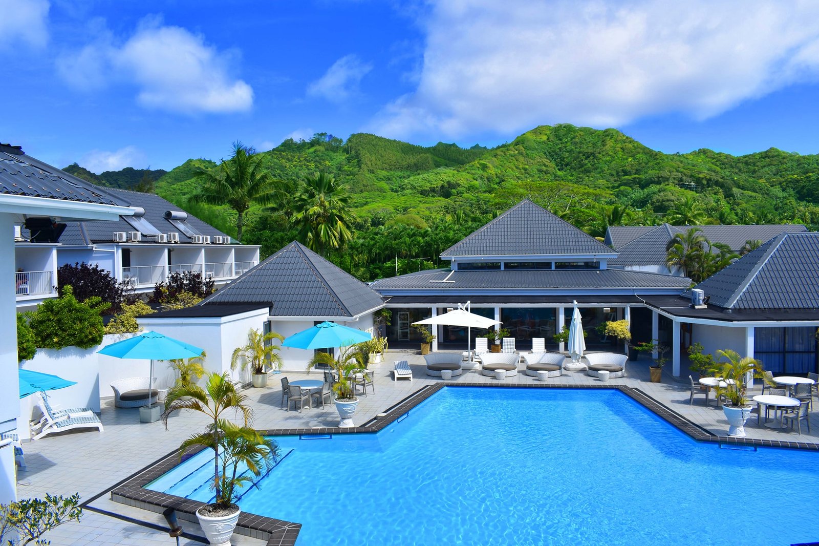 Beach Wedding (Muri Beach Club Hotel)